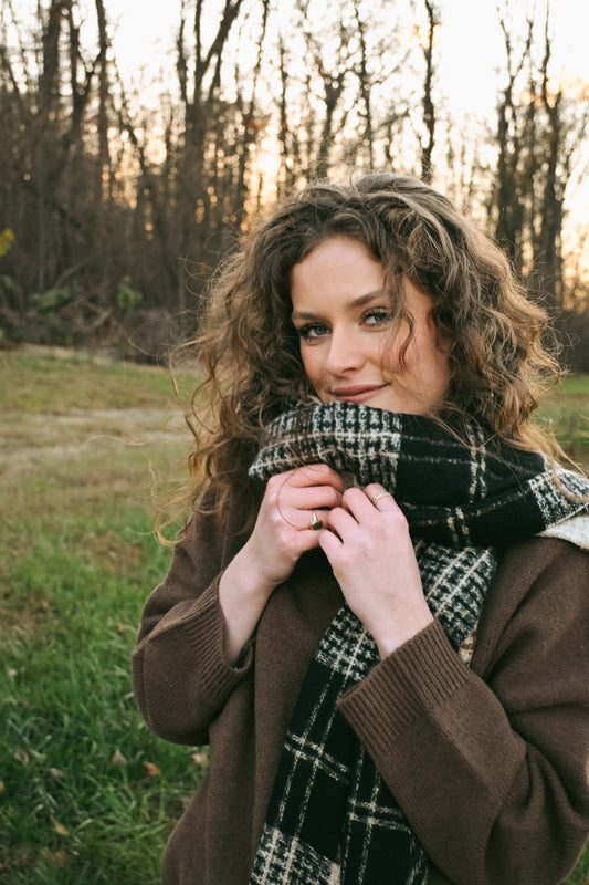 Blanket Scarf in Black Plaid