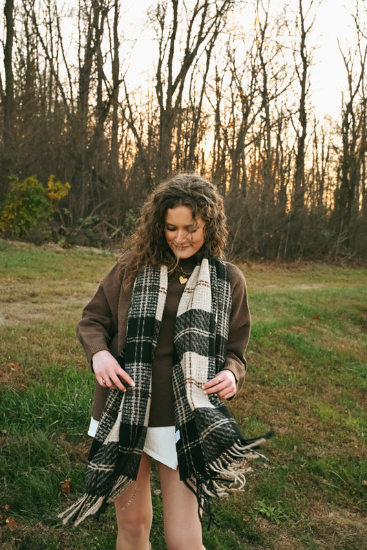 Blanket Scarf in Black Plaid