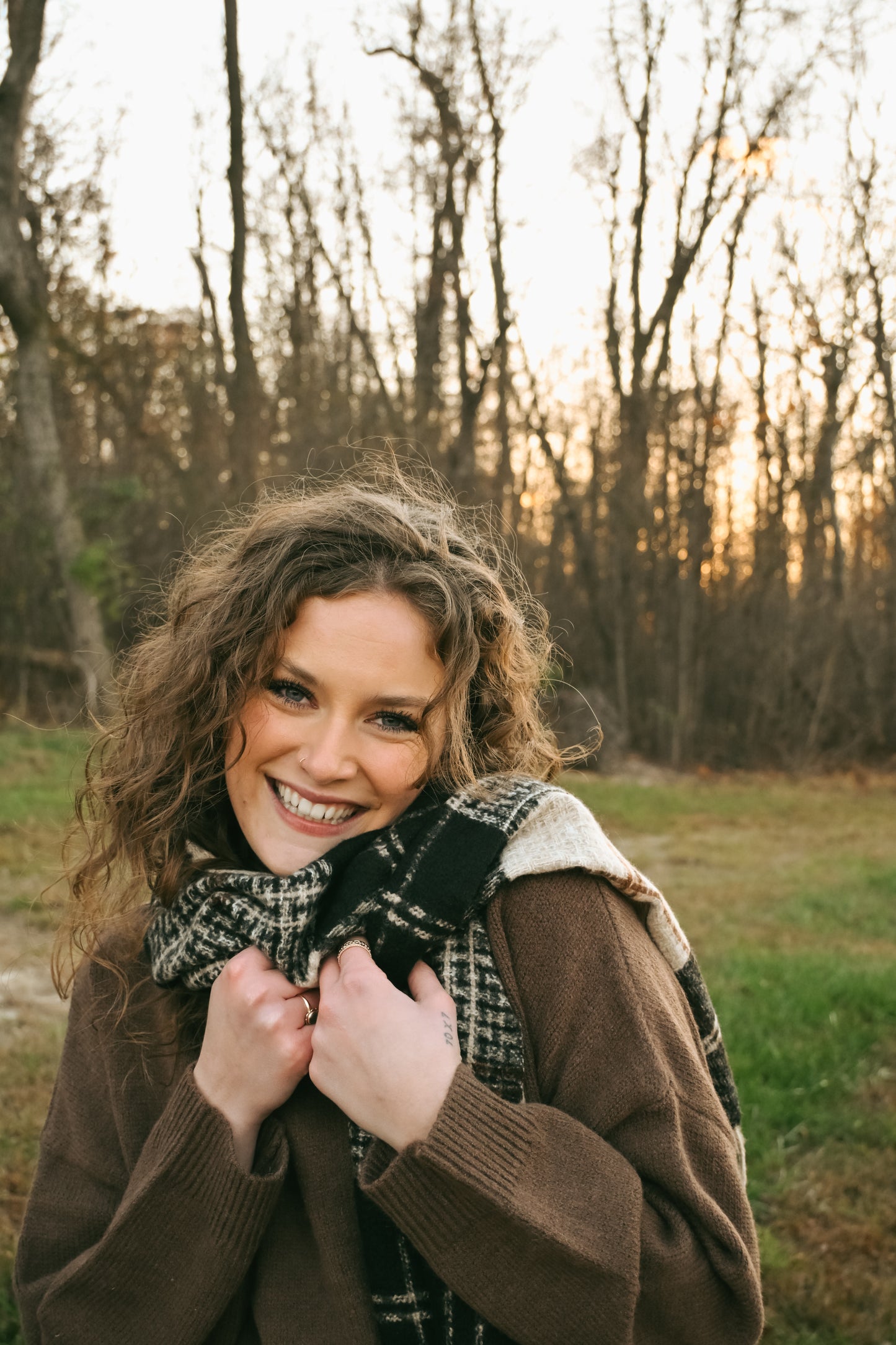Blanket Scarf in Black Plaid