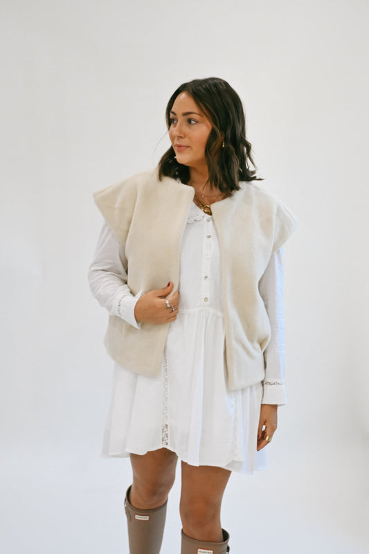 'Gabrielle' Boucle Vest in Oatmeal